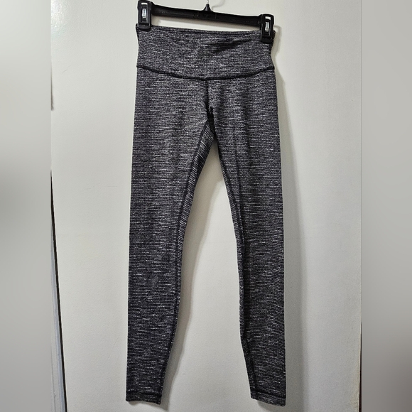 Women's Lululemon Wunder Under High Waisted Active Yoga Leggings Pants. Size 6. - Picture 1 of 7